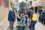 Klima motoru yerinden çıktı, işçi yere çakıldı 