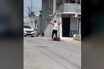 Kocaeli’de 5 çocuk annesi kadın eşi tarafından sokakta defalarca bıçaklandı