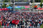 Kocaeli’de binlerce kişi milli maçı dev ekranda izledi