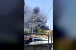 Kocaeli’de iş yerinde çıkan yangına müdahale ediliyor 