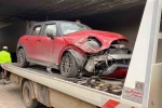 Kocaeli’de köprü ayağına çarpan otomobilin sürücüsü yaralandı