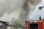 Kocaeli’de mutfak tezgahları üretim tesisinde korkutan yangın 