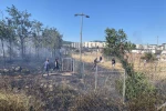 Kocaeli’de saman yüklü tırın römorkunda çıkan yangın mahalleyi sardı