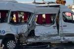 Kocaeli’de tır ile çarpışan servis aracındaki 8 yaralıdan 1’i hayatını kaybetti