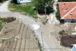 Komşunun kurduğu çitlerden dolayı evine gidecek yol kalmadığını iddia etti