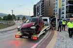 Kontrolden çıkan araç tabelaya çarptı: Sürücü yaralandı