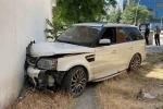 Kontrolden çıkan cip, kaldırımda yürüyen vatandaşa çarptı: 1’i ağır 2 yaralı