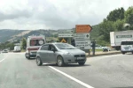 Kontrolden çıkan otomobil refüje çarptı: 1 yaralı