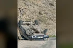 Kontrolden çıkan otomobil ters döndü