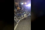 Köprü bariyerlerine çarparak parçalanan otomobilin sürücüsü hayatını kaybetti