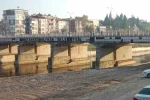 Köprüdeki dökülmüş yazı Mustafakemalpaşa’da bakımsızlığın sembolü oldu 