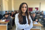 Koreceyi kendi çabasıyla öğrenen Vanlı öğretmen öğrencilerine ilham oluyor
