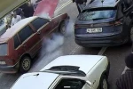 Korkutan araç yangınına esnaftan hızlı müdahale