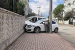 Köşede çarpıştılar, site duvarında durdular