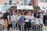 Köy okulu çocuklarının bilgisayar sevinci