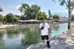 Köyceğizli muhtar Yorulmaz, kırık ayağı ile görevini sürdürüyor