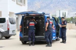 Kozan’da ‘yağma’ suçundan aranan firariler jandarma operasyonu ile yakalandı
