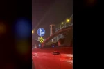 Kucağında çocukla araç kullanan sürücüye tepki yağdı