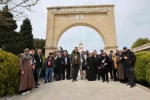 Küçükçekmece Belediyesi emekli çiftleri Çanakkale’ye götürdü
