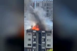 Küçükçekmece’de 11 katlı binanın çatısında çıkan yangında can pazarı yaşandı