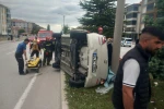 Kulu'da otomobil refüje çıkarak yan yattı: 1 yaralı