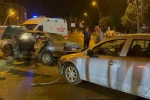 Kuş türü araba ortadan büküldü: 3 yaralı