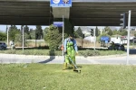 Kuşadası’nda yeşil alanlar bakıma alındı