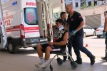 Lastiği patlayan cip şarampole uçtu: 3 yaralı
