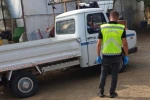 Lastiğini tamir ettiği kamyonet ile traktör arasına sıkışarak hayatını kaybetti