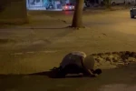 Madde bağımlısı olduğu iddia edilen şahıs sokak ortasında yığılıp kaldı
