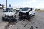 Malatya’da iki hafif ticari aracın çarpıştığı kazada 8 kişi yaralandı