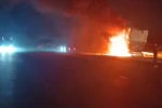 Malatya’da saman yüklü tır alev alev yandı