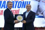 Malatya’da spor emekçileri onurlandırıldı, Arslantepe Yarı Maratonu’nun imzaları atıldı