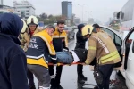 Maltepe’de hafif ticari araç, servis minibüsüne arkadan çarptı: 1 yaralı
