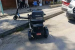 Manevra yaparken devrilen elektrikli bisikletin sürücüsü hafif yaralandı