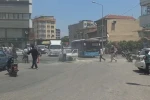 Manisa’da seyir halindeki otomobil alev aldı