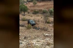 Mardin’de kontrolden çıkan otomobil şarampole devrildi: 2 yaralı