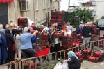 Market açılışında izdiham