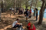 Marmaris’te öğrenciler karadan, polis dalgıçlar denizden temizlik yaptı