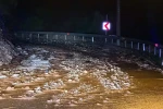 Marmaris’te sağanak yağış etkili oldu, yollar dereye döndü