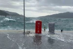 Marmaris’te şiddetli rüzgar denizi taşırdı