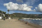 Marmaris’te yazdan kalma günler: Vatandaşlar sahillere akın etti