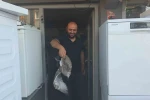 Martı yavrusu beyaz eşya tamircisini karıştırdı