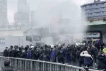 Mecidiyeköy’de tüm uyarılara rağmen dağılmayan gruba TOMA’yla müdahale