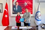 Menteşeli Azra İstiklal Marşı okuma yarışmasında Türkiye birincisi oldu