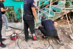 Merdiven boşluğuna sıkışan yavru kediyi itfaiye ekipleri kurtardı