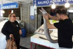 Mersin’de dev yılan balığı tezgahta ilgi odağı oldu