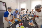 Mersin’de minik şefler yemek yapmayı öğreniyor