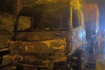 Mersin’de tır yanarak kullanılamaz hale geldi