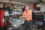 Mesleğe 55 yılını verdi, şimdi çırak arıyor